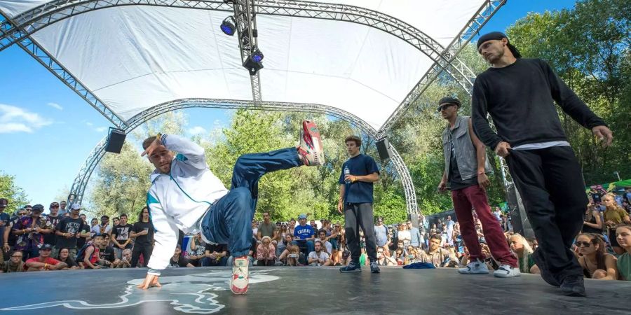 Der Tanzstil Breakdance stammt aus New York. Die B-Boys und B-Girls verbinden Tanz mit akrobatischen Elementen.