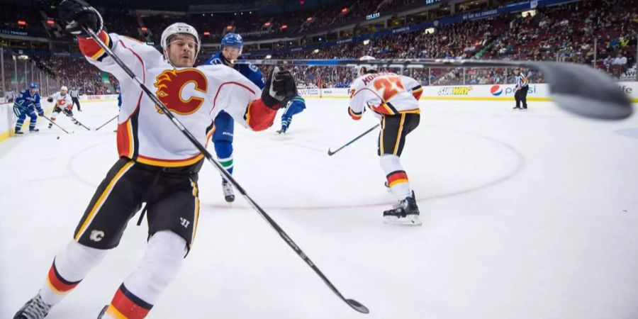 Lance Bouma, hier in einem NHL-Spiel für die Calgary Flames, stürmt künftig für Servette Genf.