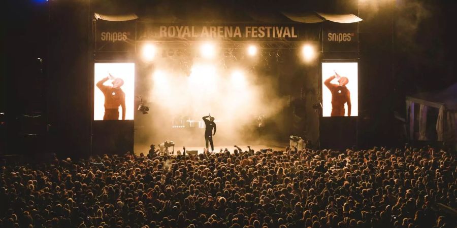 Der Master of Ceremony, kurz MC, trägt dem Publikum seinen Sprechgesang vor und führt durch die Show.