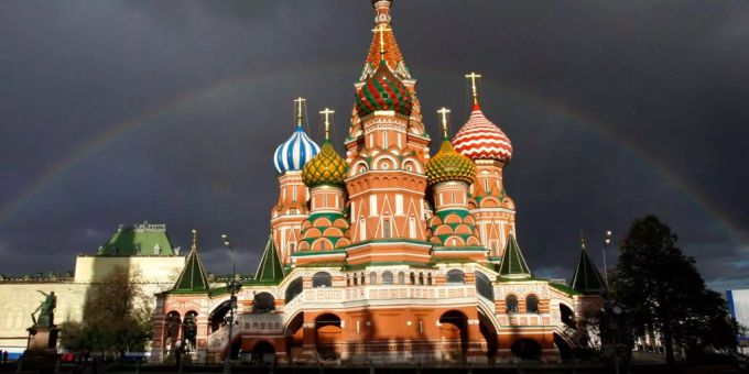 Blick auf den Kreml – hinter diesen Mauern plant Wladimir Putin täglich das Kriegsgeschehen. Kreml Russland