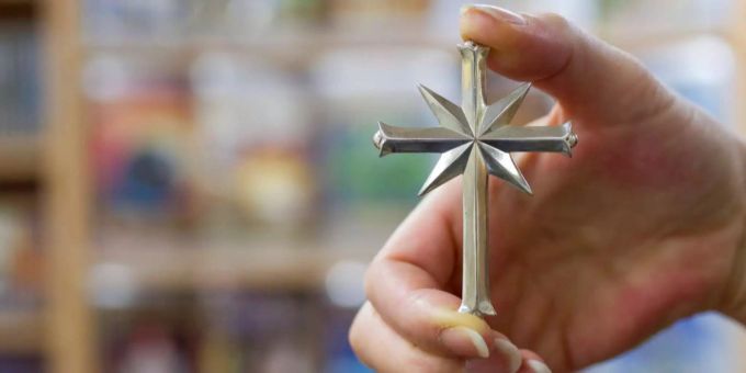Das Kreuz-Symbol der Scientology-Kirche hat acht Spitzen. Scientology