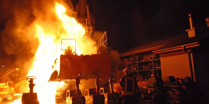 1,2 Millionen Franken Sachschaden entstanden beim Brand. 1,2 Millionen Franken Sachschaden entstanden beim Brand.