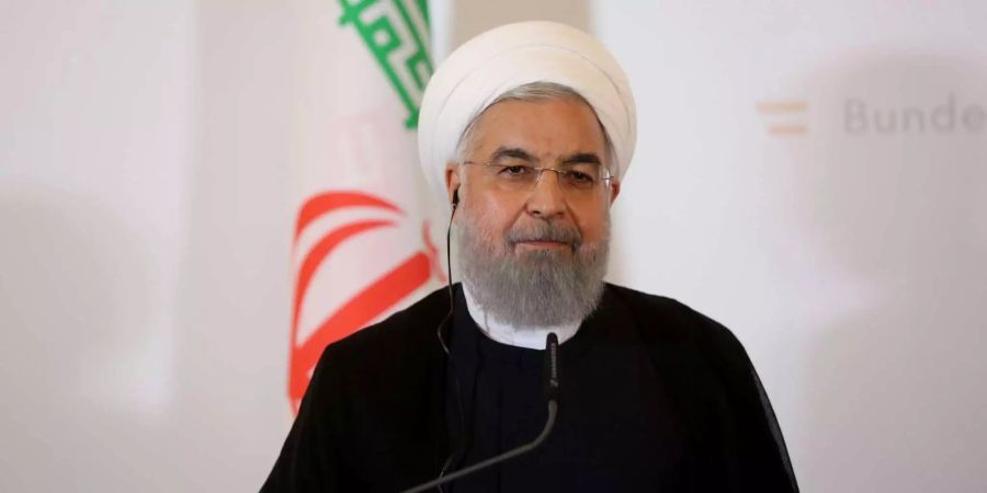 Irans Präsident Hassan Ruhani muss vor dem Obersten Führer Ajatollah Chamenei antraben.