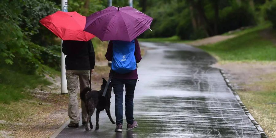 Am Wochenende ist Schluss mit der Hitze: Endlich kommt der Regen.