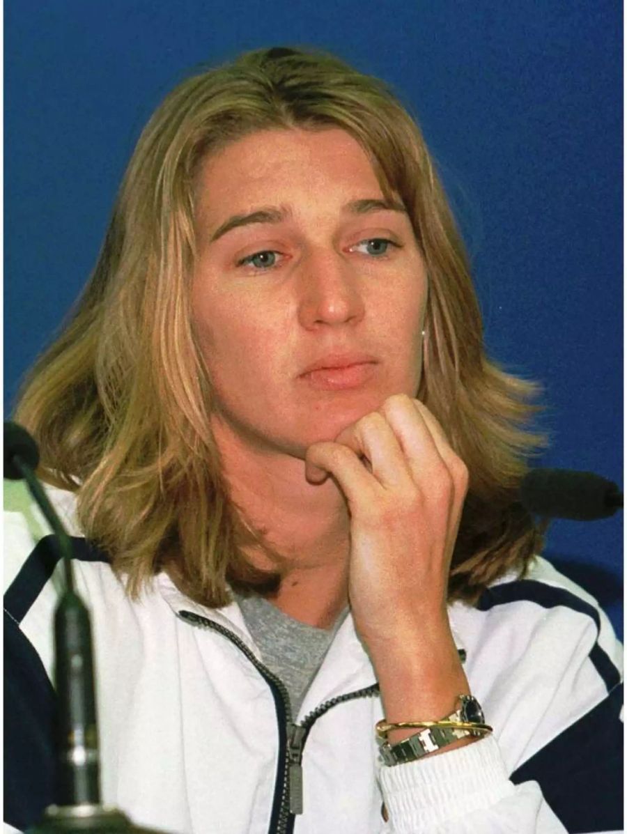 Die Ähnlichkeit ist definitiv vorhanden: Blondschopf Steffi Graf sah in jüngeren Jahren (Foto von 1997) wie der junge Dieter Bohlen aus.