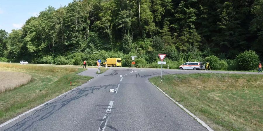 Die Flaacherstrasse musste wegen des Unfalls rund drei Stunden gesperrt werden.