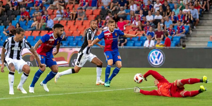 Der FC Basel braucht einen Sieg gegen PAOK Saloniki – kassiert aber schon kurz nach Anpfiff ein Gegentor.