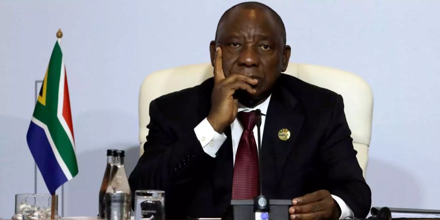 Cyril Ramaphosa vor einer Woche bei einem Treffen der BRICS-Staaten in Johannesburg (ZAF). Der Präsident Südafrikas kündigte nun die geplante Verfassungsänderung an. «Das»