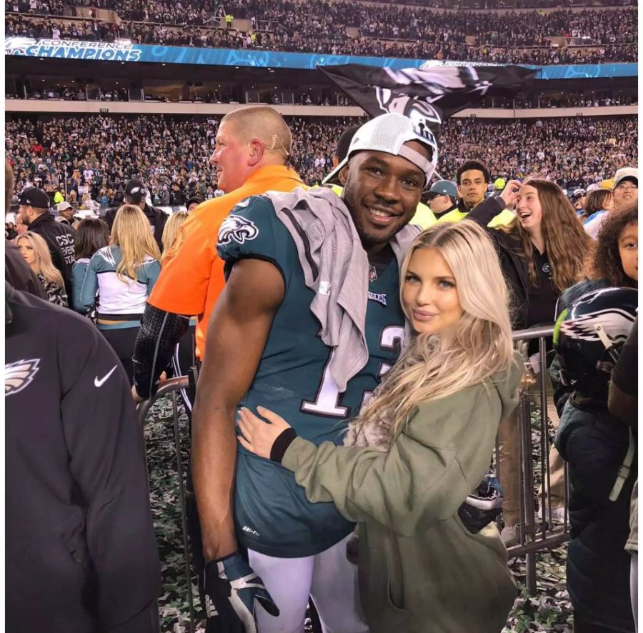 Der Eagles Spieler Nelson Agholor (24) liebt die Beauty-Bloggerin Viviana Volpicelli (22).