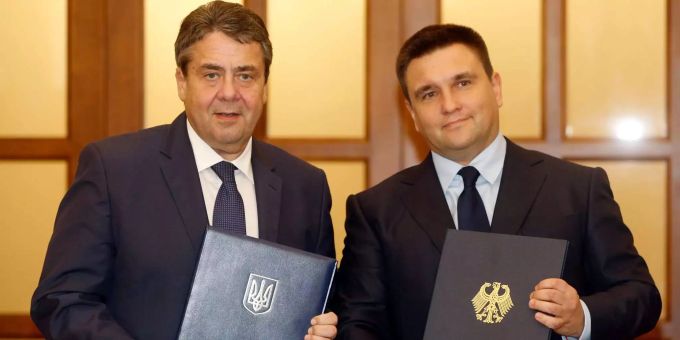 Sigmar Gabriel stärkt Polen den Rücken. Sigmar Gabriel stärkt Polen den Rücken.