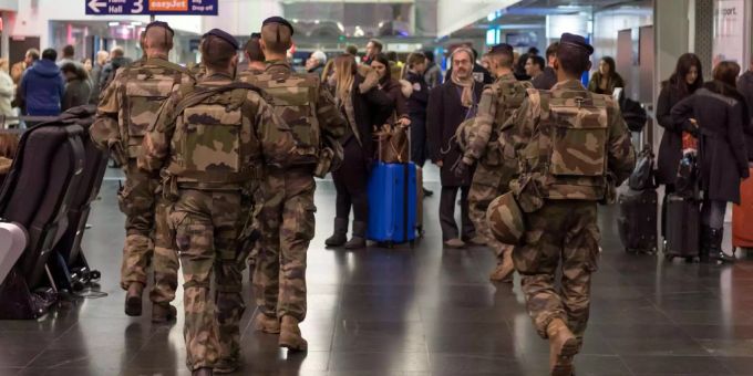 Wie hoch ist die Terrorgefahr in der Schweiz? Nau hat beim NDB nachgefragt. (Symbolbild vom Flughafen Basel-Mulhouse) Wie hoch ist die Terrorgefahr in der Schweiz? Nau hat beim NDB nachgefragt. (Symbolbild vom Flughafen Basel-Mulhouse)