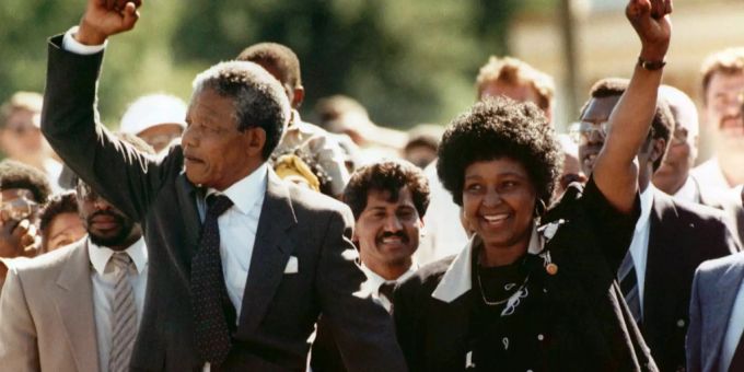Friedensnobelpreisträger Nelson Mandela regierte Südafrika von 1994 bis 1999. Friedensnobelpreisträger Nelson Mandela regierte Südafrika von 1994 bis 1999.