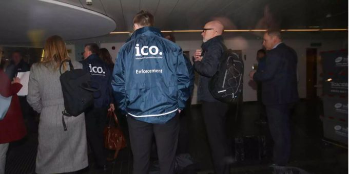 Datenskandal - Durchsuchung bei Cambridge Analytica in London