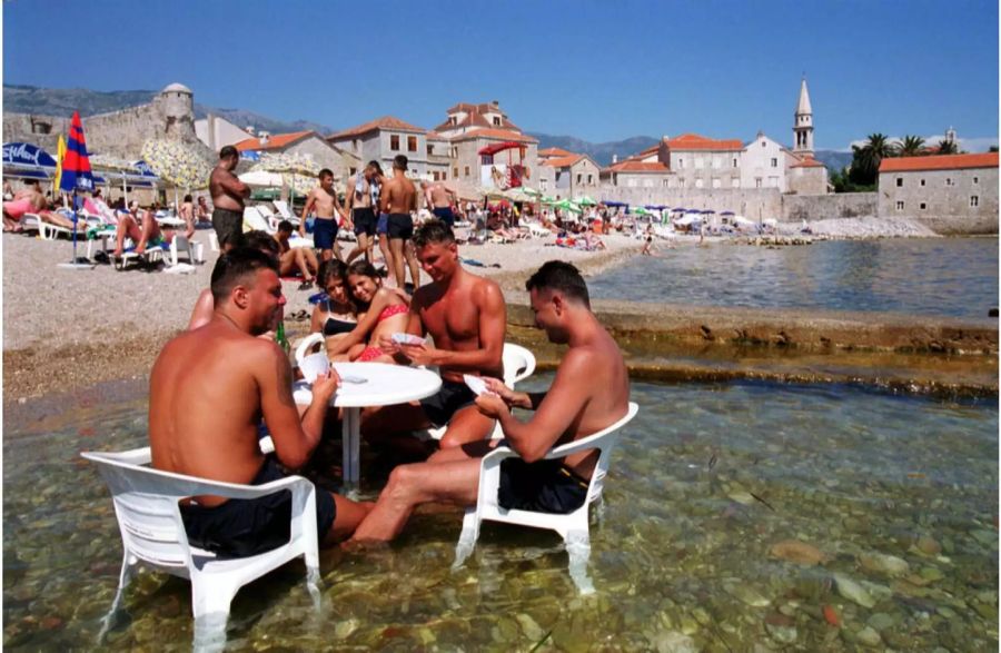 Die Stadt Budva ist Party- und Badeort zugleich.