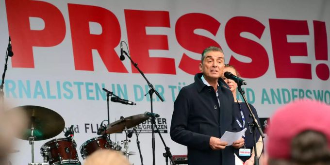 Laut der Organisation «Reporter ohne Grenzen» ist die Pressefreiheit in Europa in Gefahr. Laut der Organisation «Reporter ohne Grenzen» ist die Pressefreiheit in Europa in Gefahr.