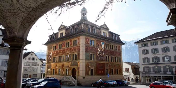Der Regierungsrat in Schwyz wird in den kommenden Wochen die Motion beantworten. Schwyz