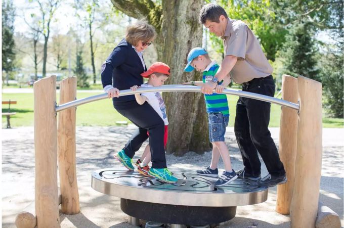 Die Spielplätze in der Gemeinde Bühler werden zu neuartigen, Generationen verbindenden, Spiel- und Bewegungsinseln umgebaut, Alex Kaeslin Die Spielplätze in der Gemeinde Bühler werden zu neuartigen, Generationen verbindenden, Spiel- und Bewegungsinseln umgebaut, Alex Kaeslin