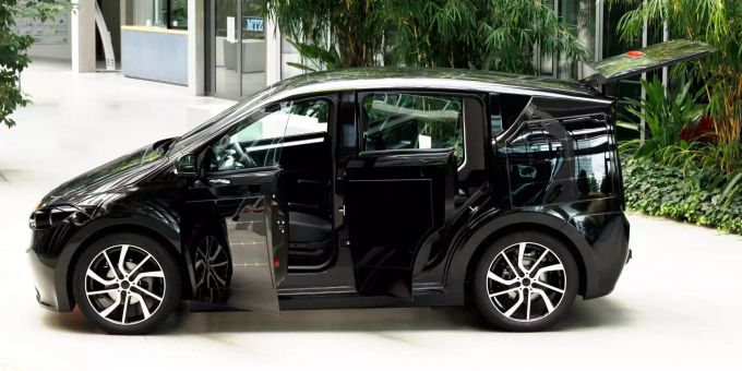 Der Sion hat vier Türen. Airbag gibts aber nur für Fahrer und Beifahrer. Der Sion hat vier Türen. Airbag gibts aber nur für Fahrer und Beifahrer.