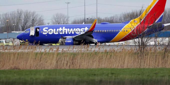 Vor zwei Wochen war das linke Triebwerk einer Boeing 737 von Southwest Airlines auf dem Weg von New York nach Dallas zerborsten. Vor zwei Wochen war das linke Triebwerk einer Boeing 737 von Southwest Airlines auf dem Weg von New York nach Dallas zerborsten.