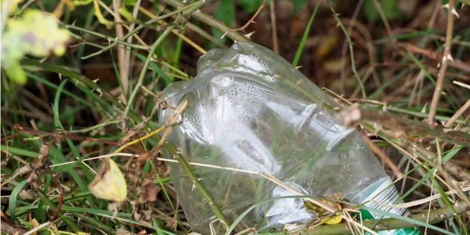 53 Tonnen Mikroplastik entspricht fast viereinhalb Millionen 1,5l-Petflaschen. 53 Tonnen Mikroplastik entspricht fast viereinhalb Millionen 1,5l-Petflaschen.