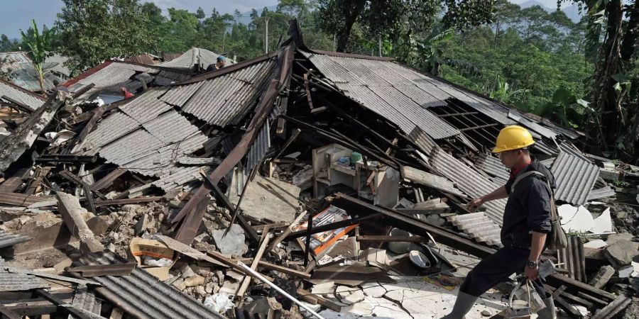 280 Gebäude in El Salvador wurden durch das Schwarmbeben zerstört (Symbolbild).