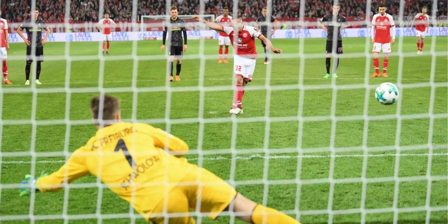 Die Spieler des SC Freiburg mussten für den Penalty nochmals auf das Spielfeld zurückkehren.