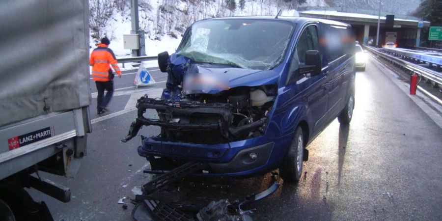 Zwei Aargauer kollidierten auf der A2 im Urnerland.