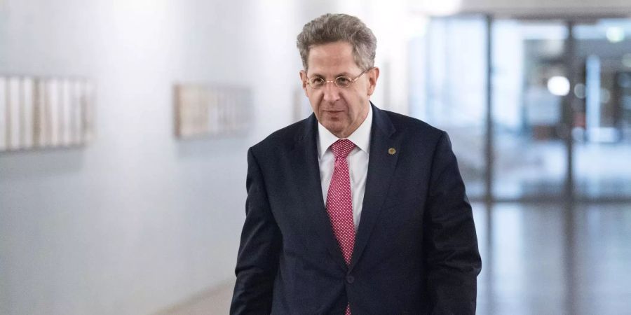 Hans-Georg Maassen kommt aus der Sitzung des PKGr im Deutschen Bundestag.