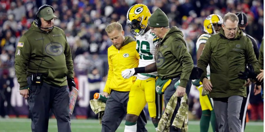 Bitterer Abend für die Green Bay Packers. Im erst zweiten Duell zwischen Brady und Rodgers liegt es einmal mehr nicht am Packer-Quarterback, dass sein Team den Kürzeren zieht. Erneut unterläuft einem Running Back – diesmal in Person von Aaron Jones – ein entscheidender Fumble. Das darf man sich gegen die Pats nicht leisten. Zudem verliert Green Bay nicht nur das Spiel, sondern eine Hand voll wichtiger Spieler: Kentrell Brice, Kevin King, Blake Martinez und Bryan Buluga scheiden alle verletzungsbedingt aus. Gerade jetzt, wo die Packers auf vier Playoff-Kandidaten in fünf Partien treffen.