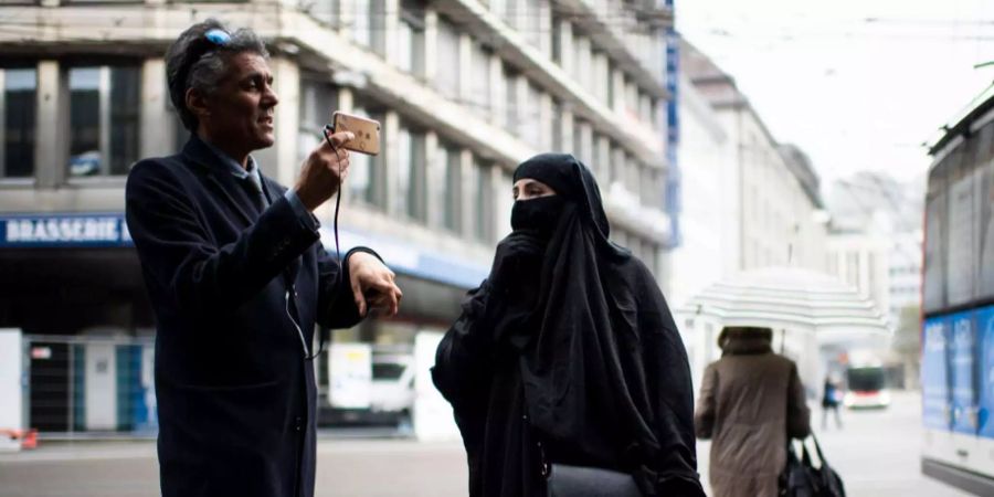 Im Tessin, wo es bereits ein Burka-Verbot gibt, hatte Rachid Nekkaz bereits ähnliche Aktionen gemacht.