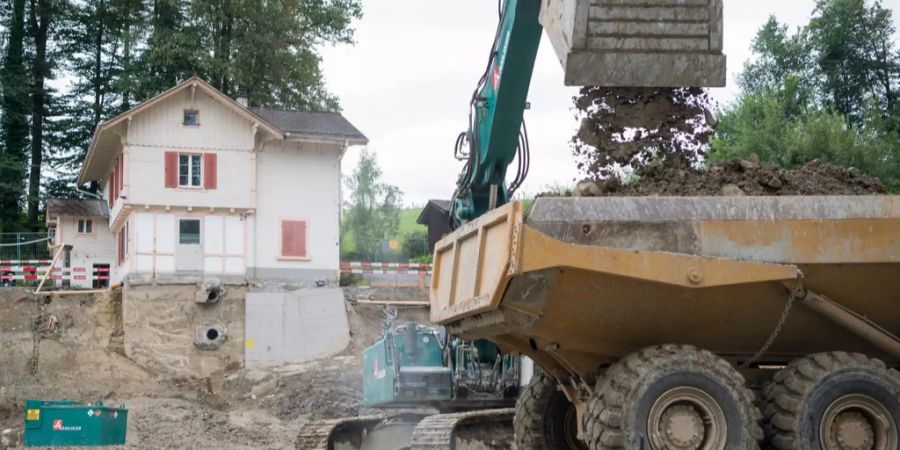 Der Bau des neuen Quellwasserwerkes des EWL Luzern auf dem Sonnenberg bei Luzern ist in vollem Gange.