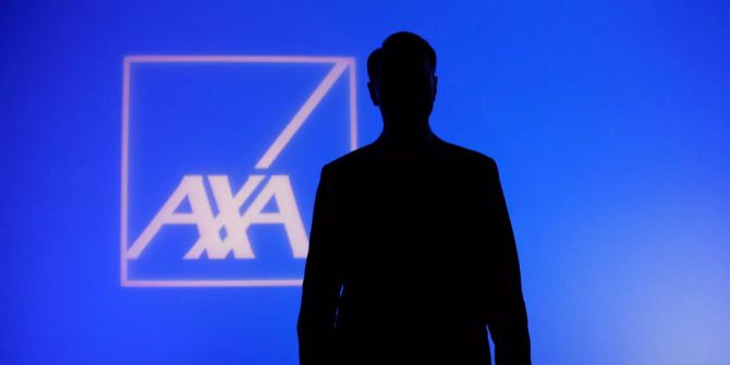 Das Logo von AXA in Paris.