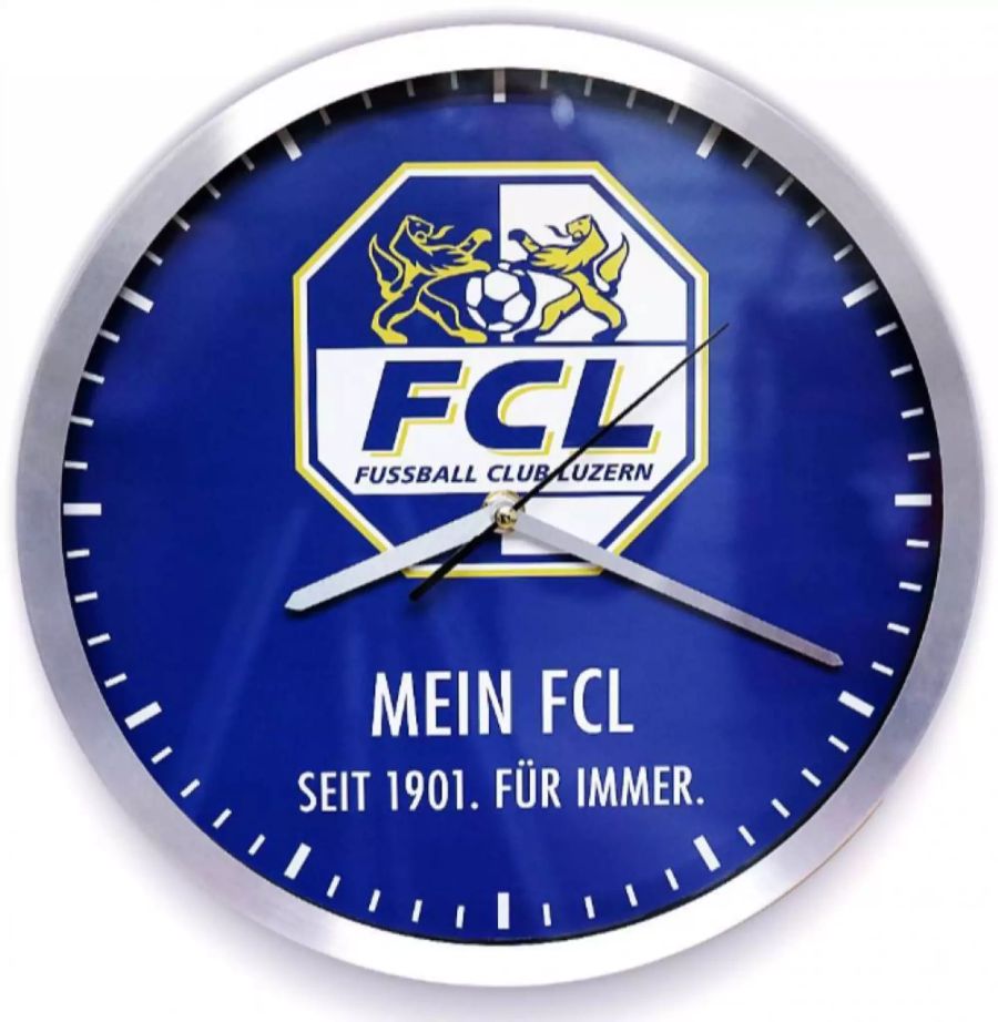 Auch der FC Luzern hat so einiges im Angebot. Darunter auch diese Wanduhr mit Logo und dem Slogan «Mein FCL seit 1901. Für immer». Sie ist für 49 Franken erhältlich.