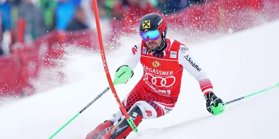 Marcel Hirscher fährt Slalom.