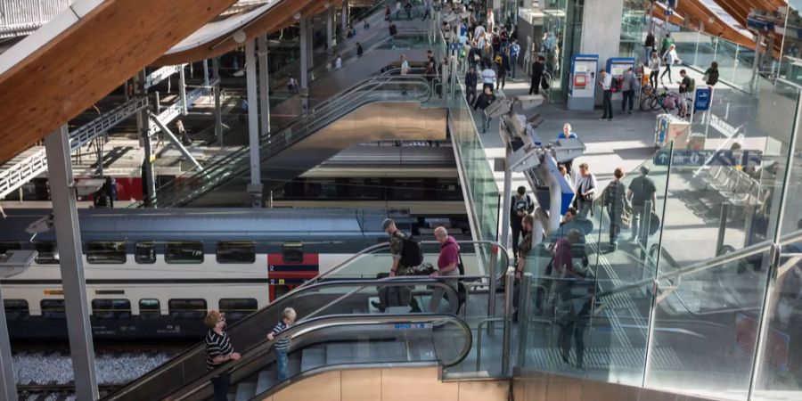 Die «Welle», der Aufgang West des Bahnhof Bern.