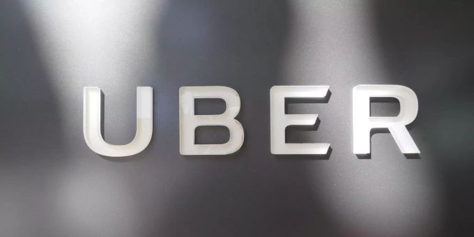 Das Unternehmenslogo des Fahrdienstleisters Uber ziert das Hauptquartier der Firma. Das Unternehmenslogo des Fahrdienstleisters Uber ziert den Hauptquartier der Firma.
