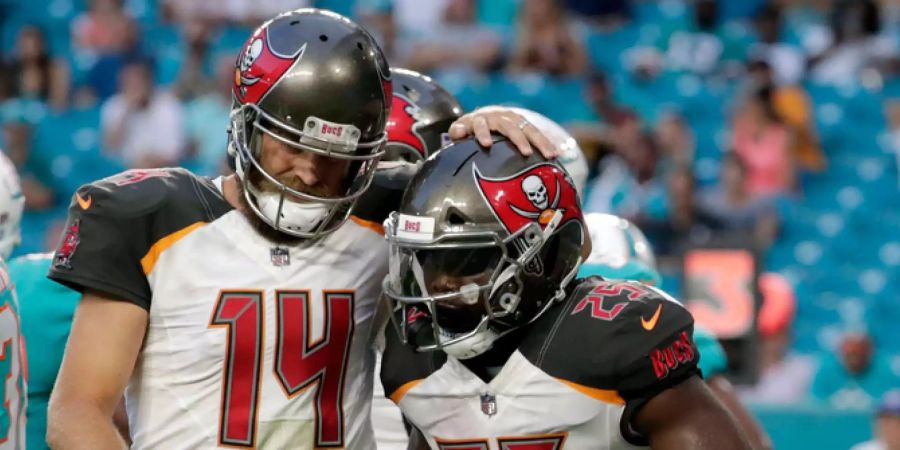 Was für ein Spektakel in New Orleans: Die Tampa Bay Buccaneers bezwingen den haushohen Favoriten auswärts mit 48:40. Star des Spiels: Ersatz-Quarterback Ryan Fitzpatrick. Er warf 4 Touchdown-Pässe und kam dabei auf 417 Yards.