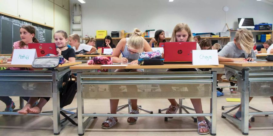 Zu Besuch bei einer fünften und sechsten Klasse im Schulhaus Maiwinkel in Baeretswil.