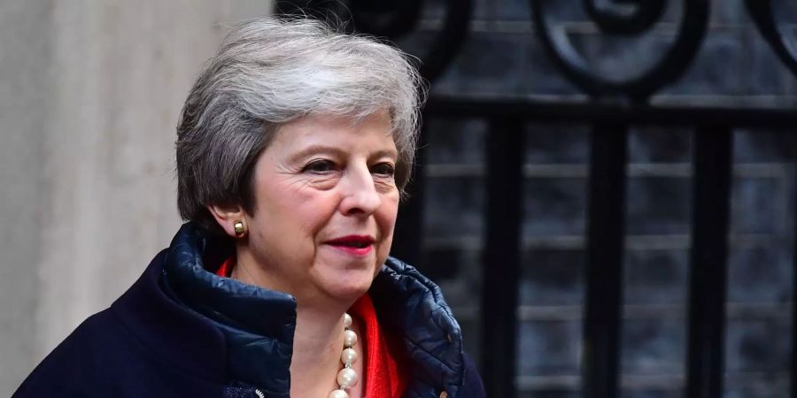 Theresa May, Premierministerin von Grossbritannien, verlässt die Downing Street.