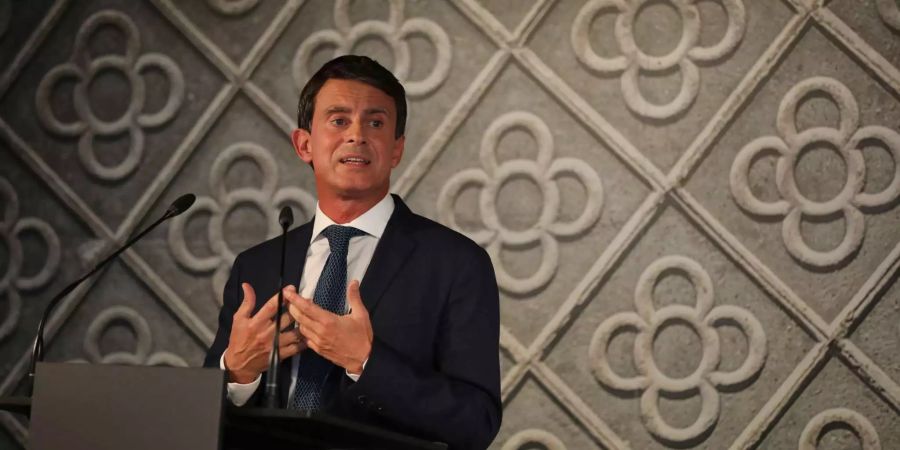 Manuel Valls, ehemaliger Premierminister von Frankreich, spricht auf einer Pressekonferenz, um seine Kandidatur für das Amt des Bürgermeisters von Barcelona bekannt zu geben.