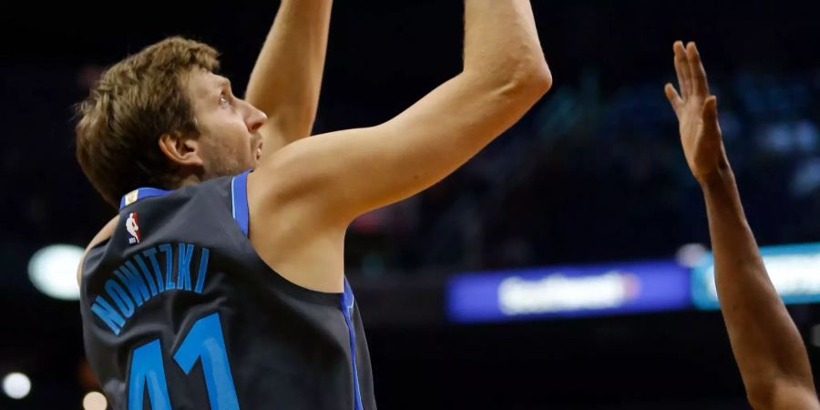 Dirk Nowitzki der Dallas Mavericks in Aktion.