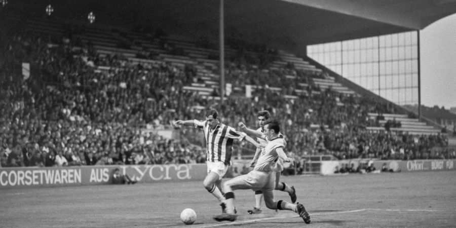 Spielszene aus der Partie YB-Juevntus im Alpencup 1966 im Berner Wankdorf-Stadion.