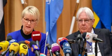 Margot Wallström (l), Aussenministerin von Schweden, und Martin Griffiths, UN-Sondergesandter für den Jemen, nehmen an der Eröffnungspressekonferenz der Jemen-Gespräche teil.