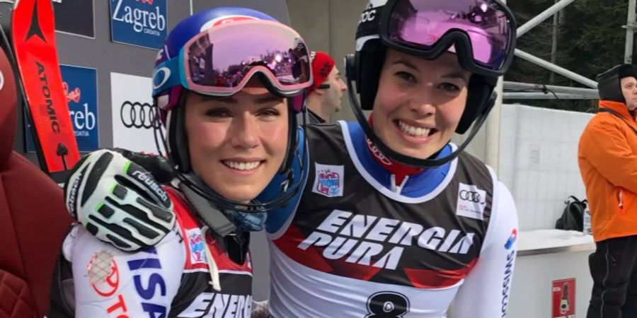 Mikaela Shiffrin und Michelle Gisin posieren in Zagreb