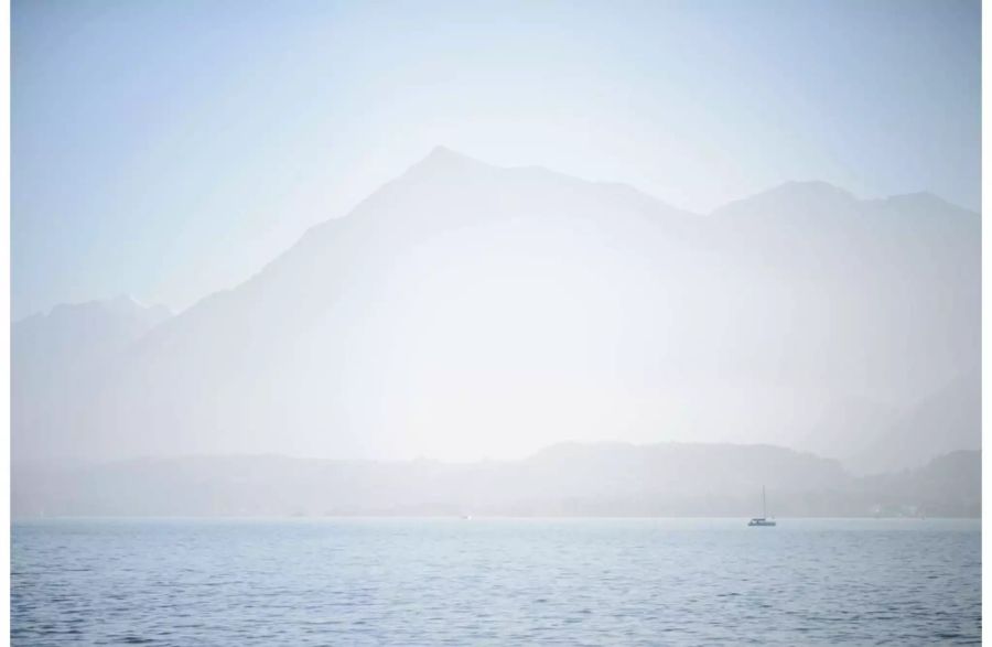 Dazu gibt es auch Nebel- und Hochnebelfelder über dem Flachland sowie in den Alpentälern und vor allem in den Voralpen.