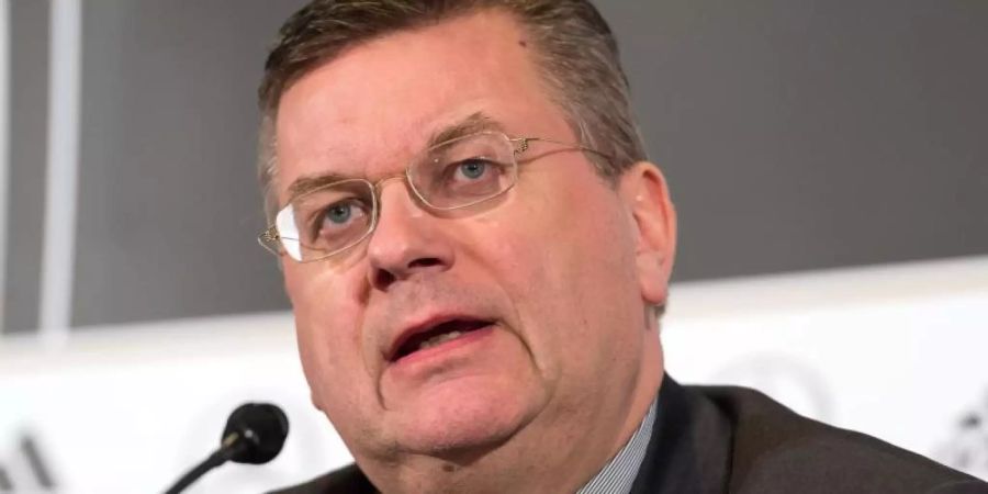 DFB-Präsident Reinhard Grindel und Co. diskutieren die Auswärtstor-Regel. Foto: Guido Kirchner