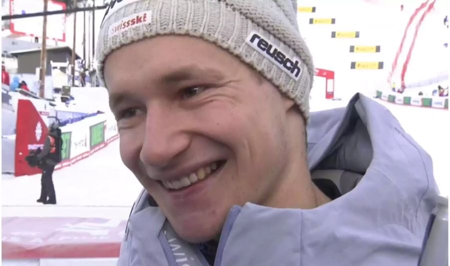 Marco Odermatt gibt nach dem WM-Super-G ein Interview.