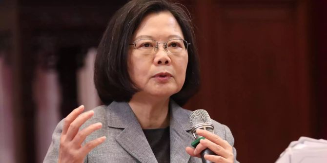 Tsai Ing-wen hält in Taipeh eine Pressekonferenz.