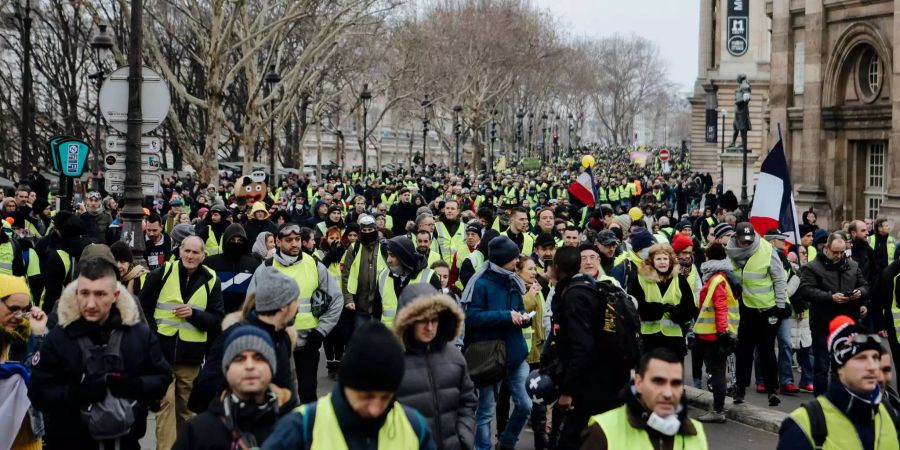 Massenproteste der «Gelbwesten» hatten die Mitte-Regierung und Macron in den vergangenen zwei Monaten erheblich unter Druck gesetzt.