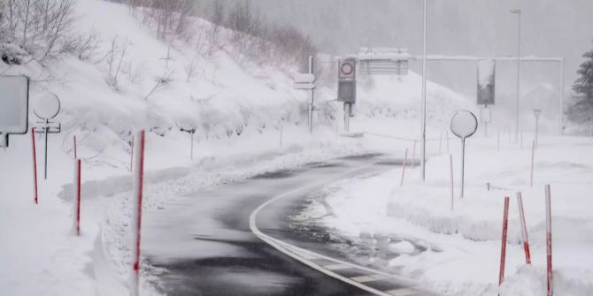 Die Strasse zwischen Göschenen und Andermatt im Kanton Uri.